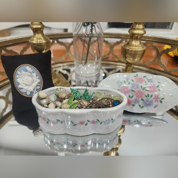 Mystery Jewelry Dish - Picture 1 of 3